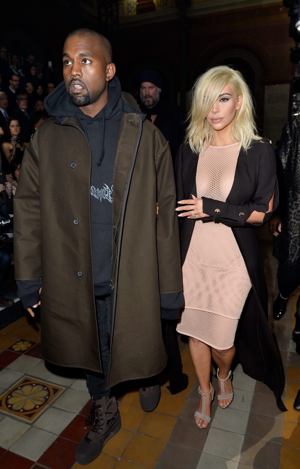 Kim Kardashian zeigt ihre riesigen Brüste braless in einem Fischnetz-Kleid auf der Lanvin
 #75170817