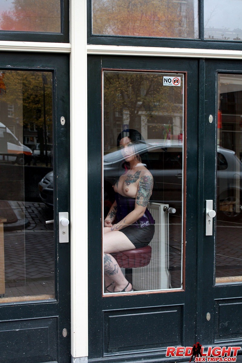 アムステルダムの売春婦が観光客に叩かれる
 #69199673