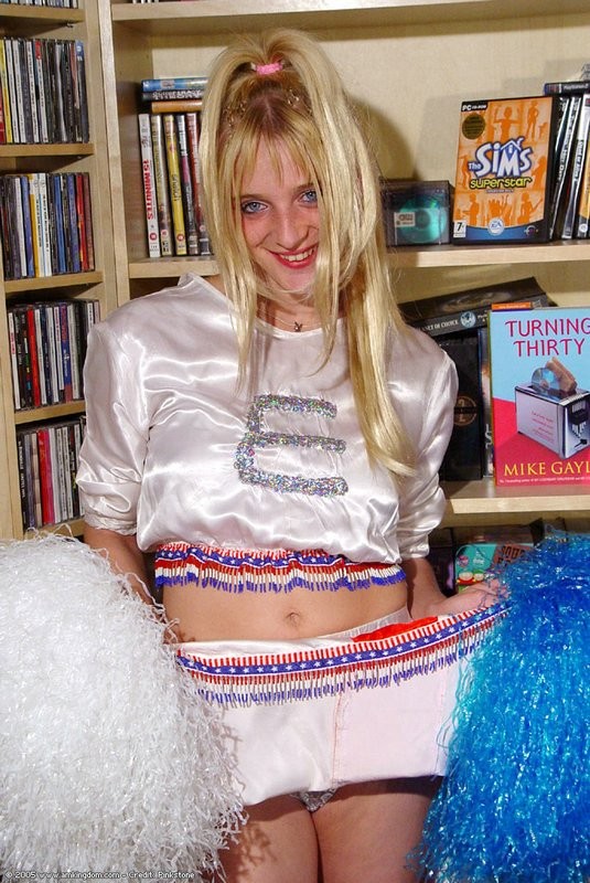 Sophia entledigt sich ihrer Cheer-Uniform
 #67337729