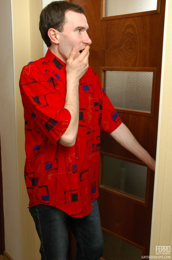 Espiando a un amigo, un chico gay acaba recibiendo el premio de una polla dura en su culo
 #72884625