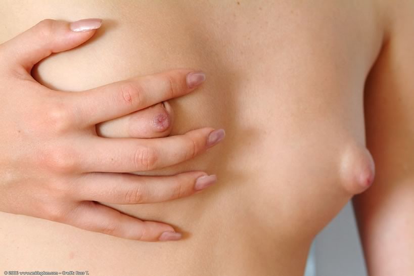 Caliente rubia tetona juega con su coño en bragas de encaje
 #75650171