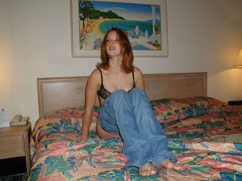 赤毛のガールフレンドは、自家製の写真でマンコの上に精液ショットとファック
 #75945625