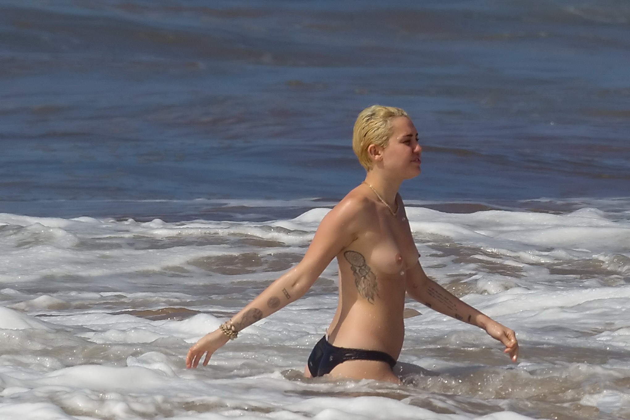 Miley Cyrus caught topless at the beach during the vacation in Hawaii #75174540