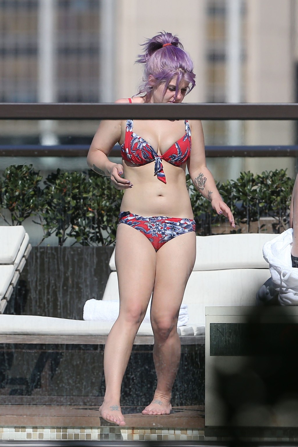 Kelly Osbourne exhibe son corps potelé en bikini à Sydney.
 #75233899