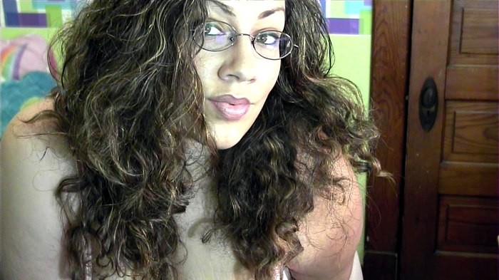 Latina aux gros seins jouant avec son gode sur webcam
 #75094201