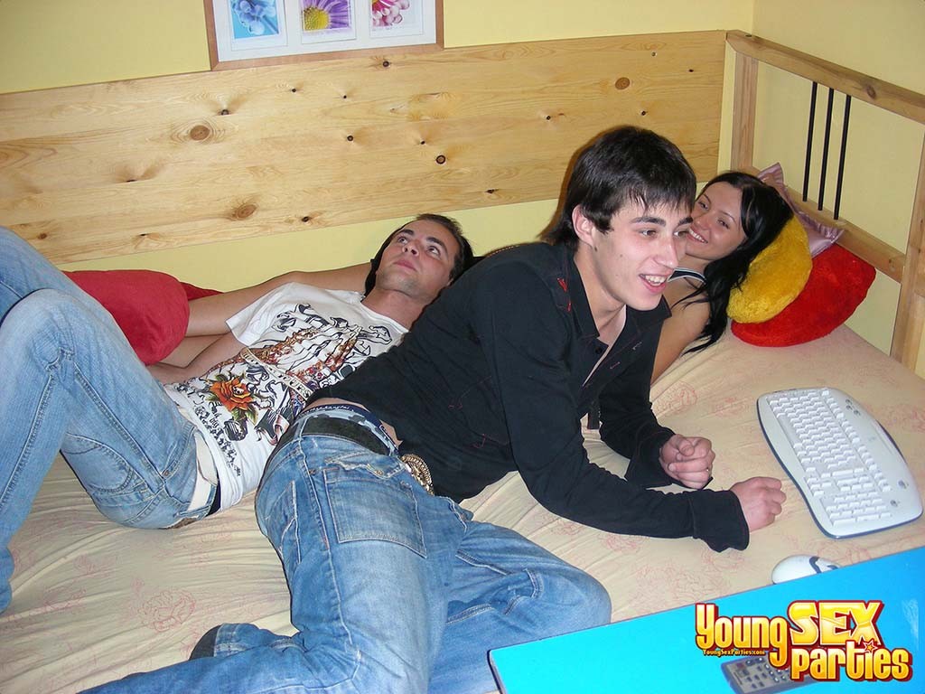 YOUNG SEX PARTIES: teenagers hanging out and fucking loud #76803159