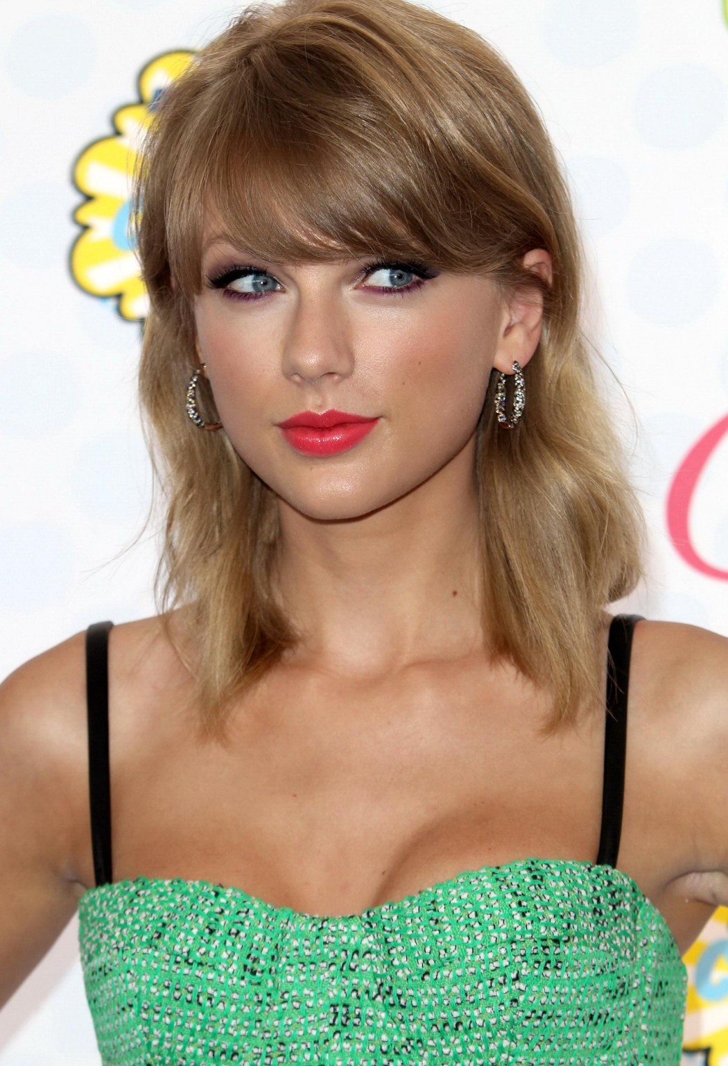 Taylor Swift wearing a low cut crop top at the  2014 Teen Choice Awards in LA #75188871