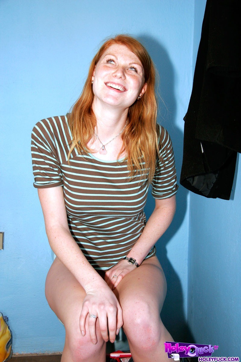 Redhead Mädchen genießt eine große Überraschung Erektion durch die Wand
 #78910989