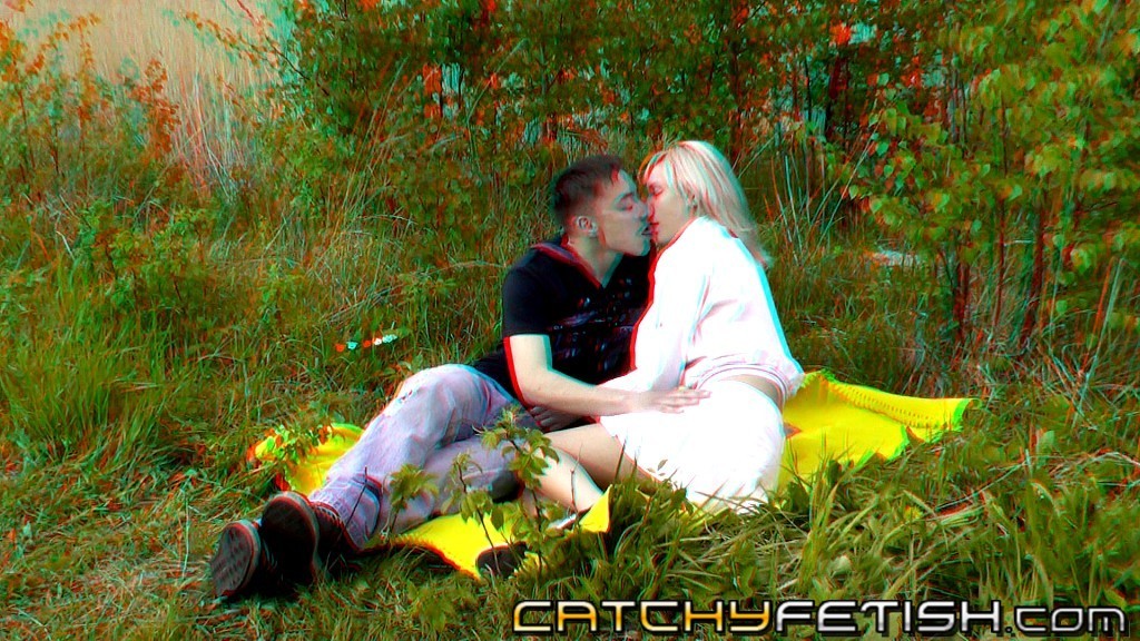Une blonde sexy dans une vidéo porno 3d en plein air se fait baiser la chatte de travers
 #67052488