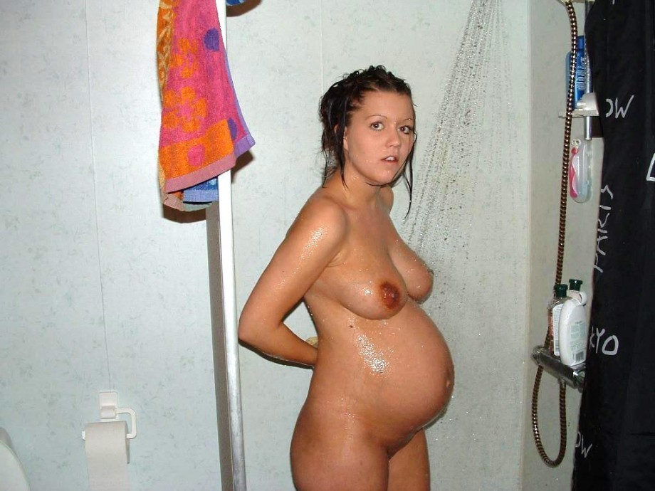 Schwangere Amateur-Babes posieren
 #71543798