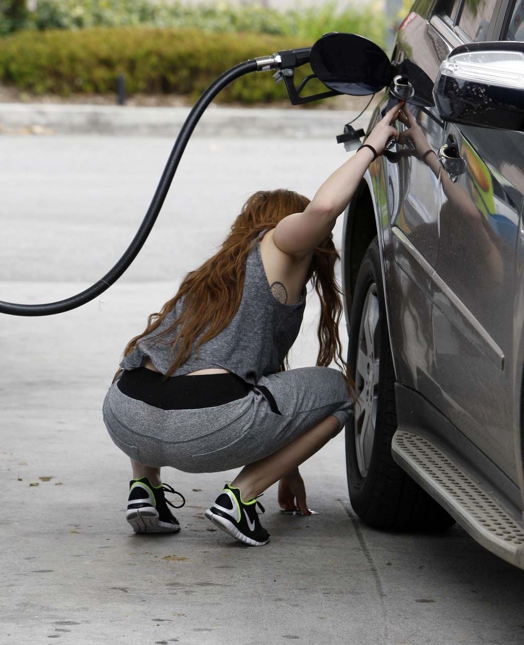Miley Cyrus pumping gas on station and showing her great butt paparazzi pictures #75311253
