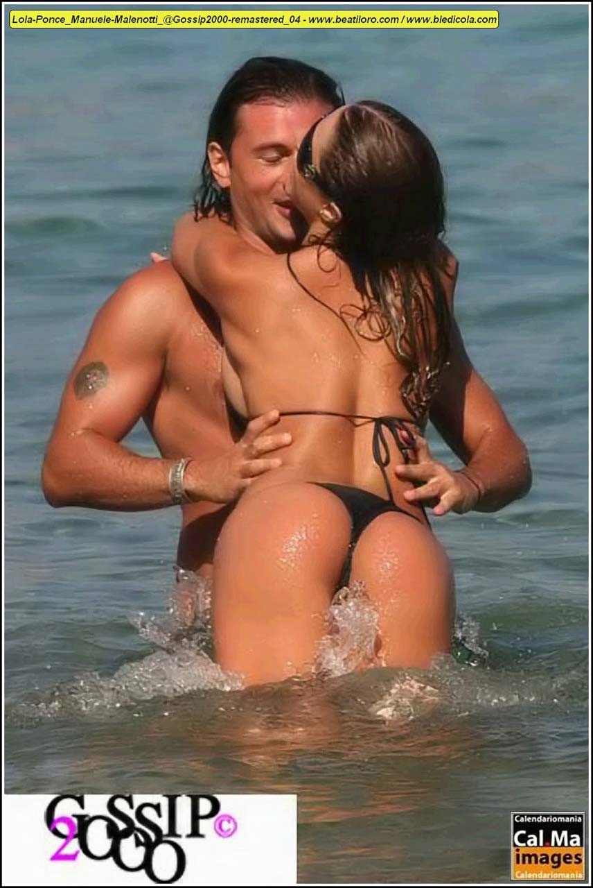 Lola Ponce mostrando il suo bel culo in perizoma e sexy in bikini sulla spiaggia paparazzi s
 #75318756