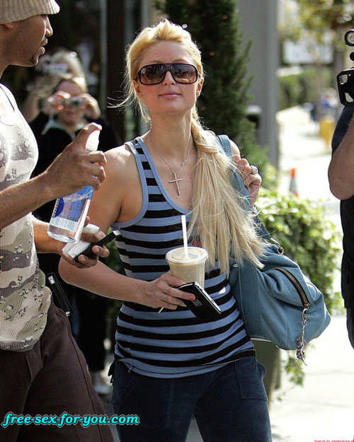 Paris Hilton showing pussy and upskirt paparazzi pictures #75436080