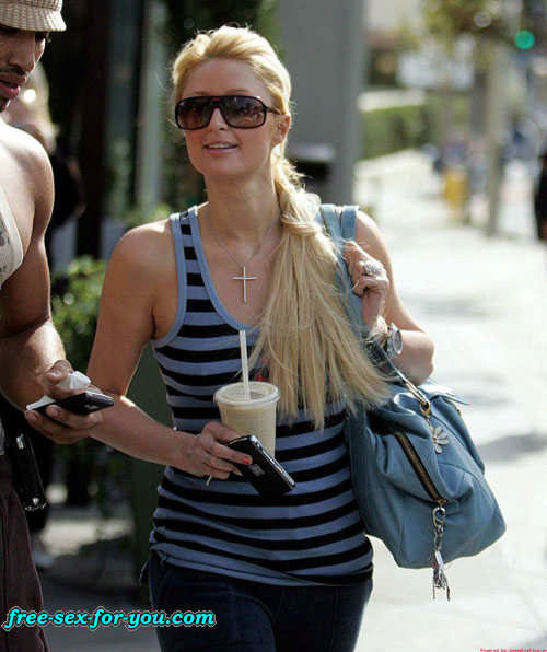 Paris Hilton showing pussy and upskirt paparazzi pictures #75436112