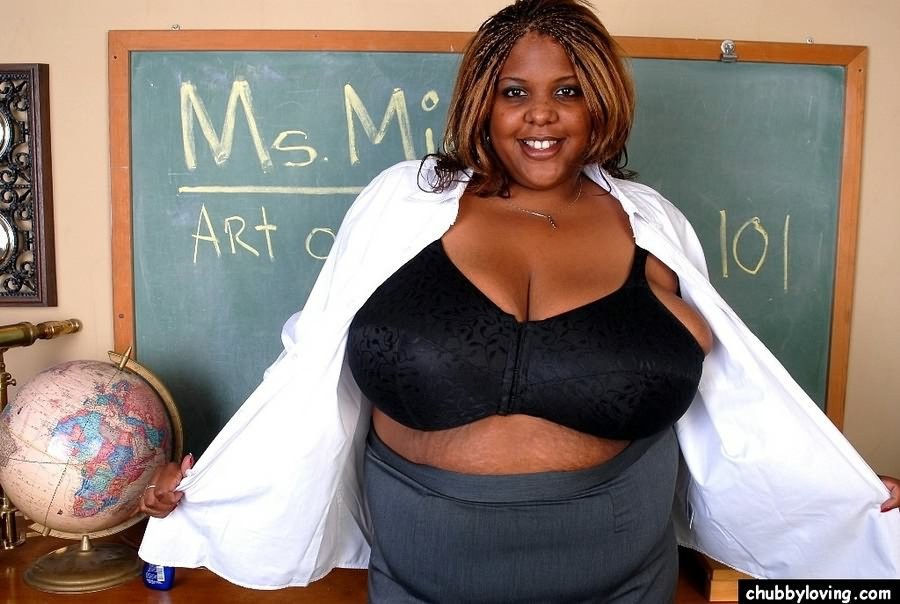 Busty Ebony Fatty Miss Minxxx Playing A Dildo In Classroom