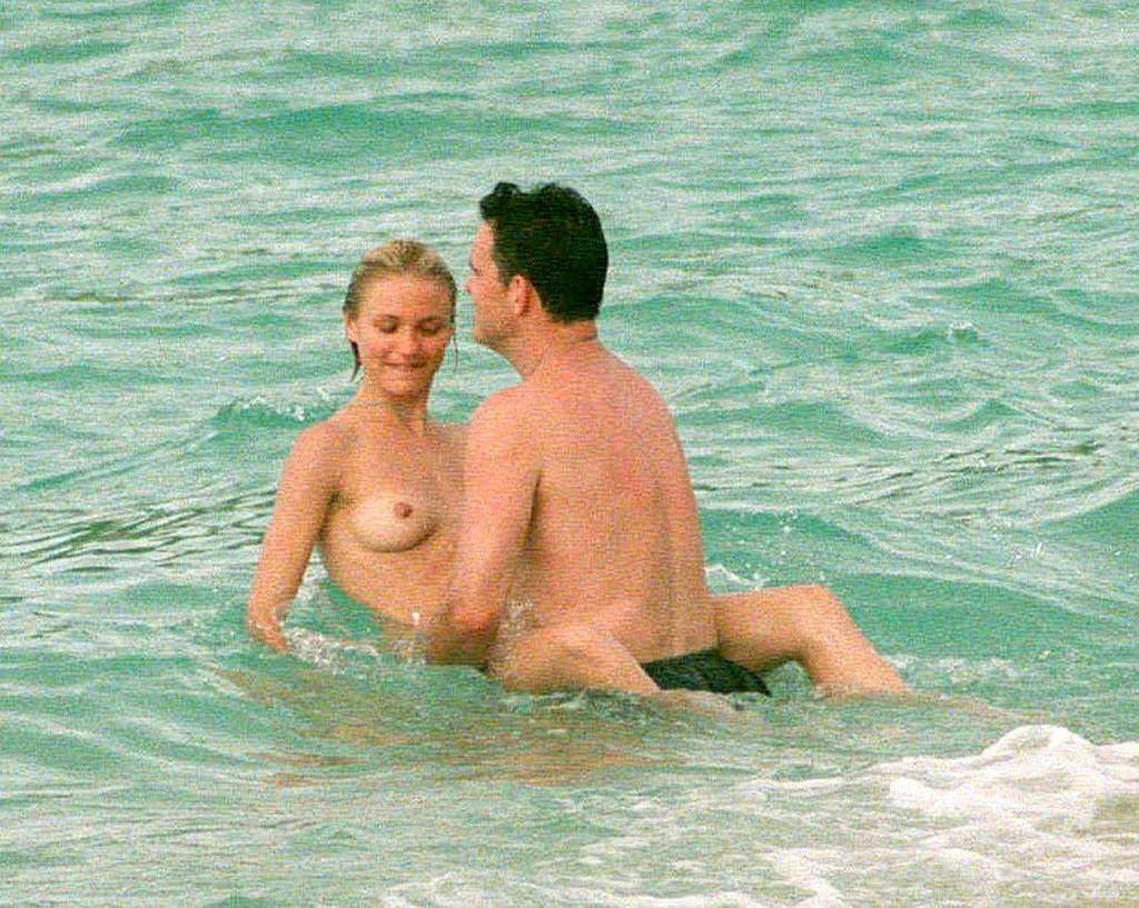 Cameron Diaz showing sexy ass in thong and enjoying on beach in topless #75365943