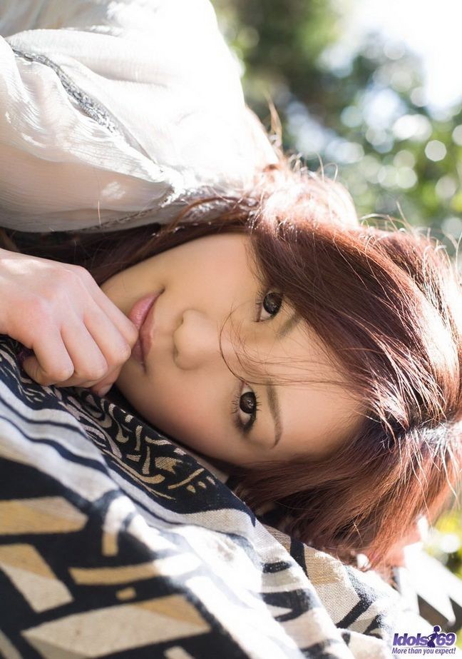 Asiatische Babe Ryo Shinohara posiert im Freien zeigt Titten
 #69815621