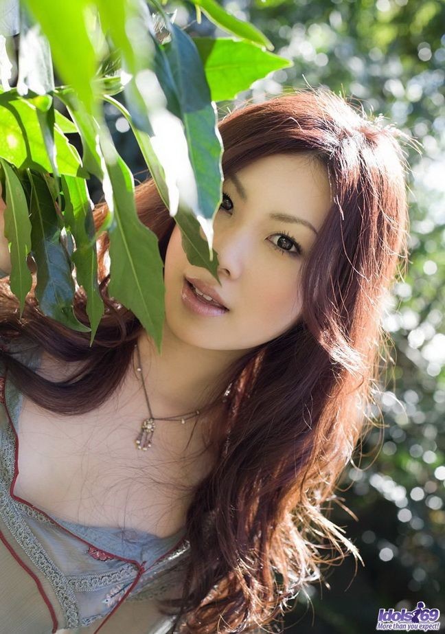 Asiatische Babe Ryo Shinohara posiert im Freien zeigt Titten
 #69815740
