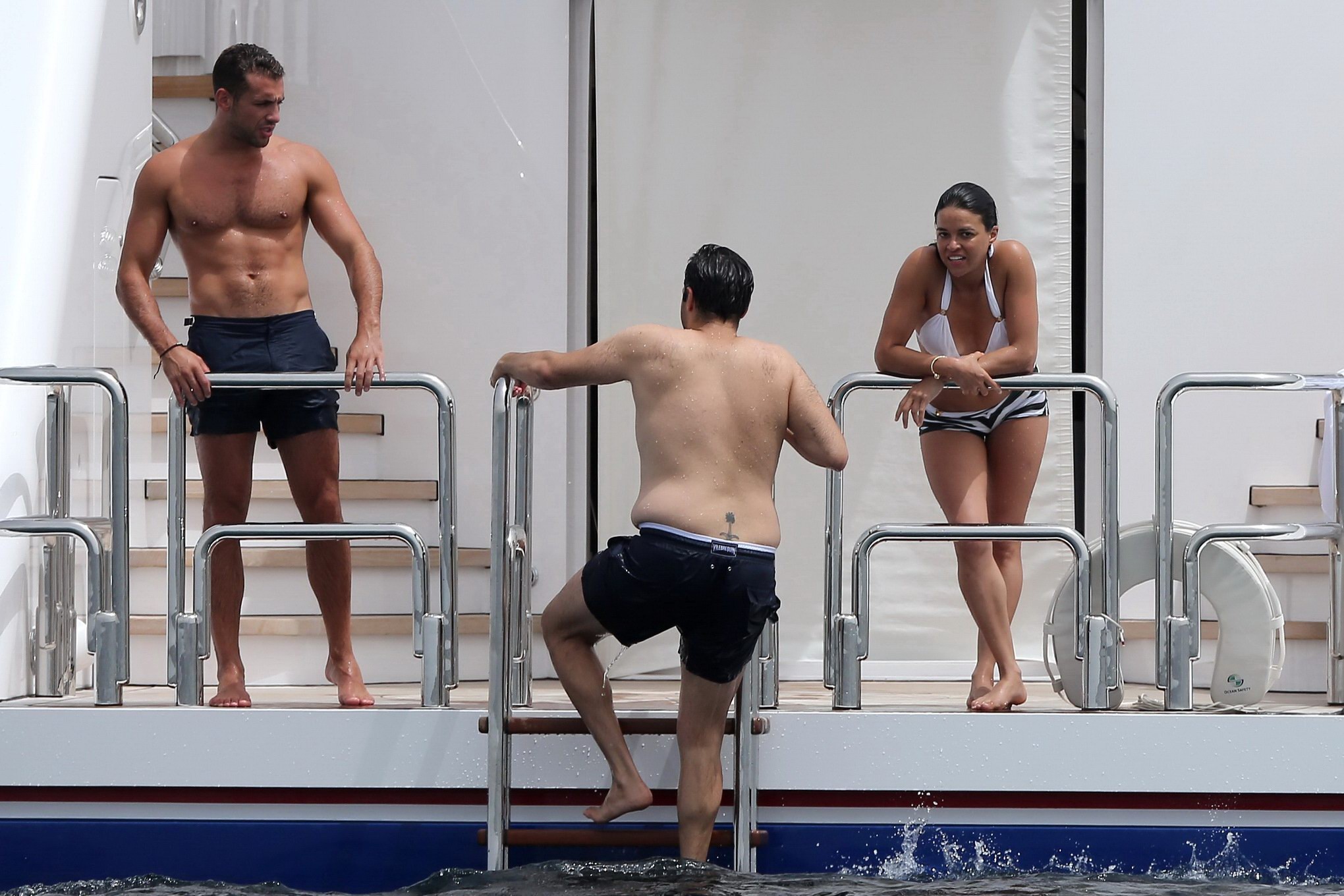 Michelle rodriguez con un bikini monocromático en España
 #75155644