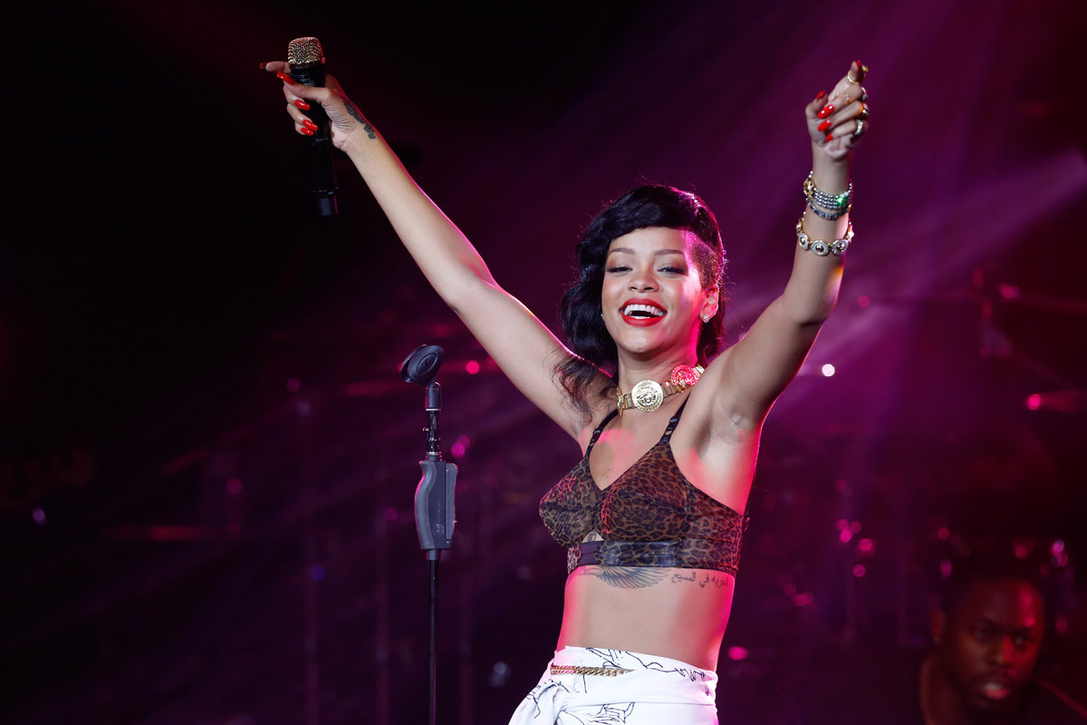 Rihanna sexy booty actuando en el escenario
 #75247903