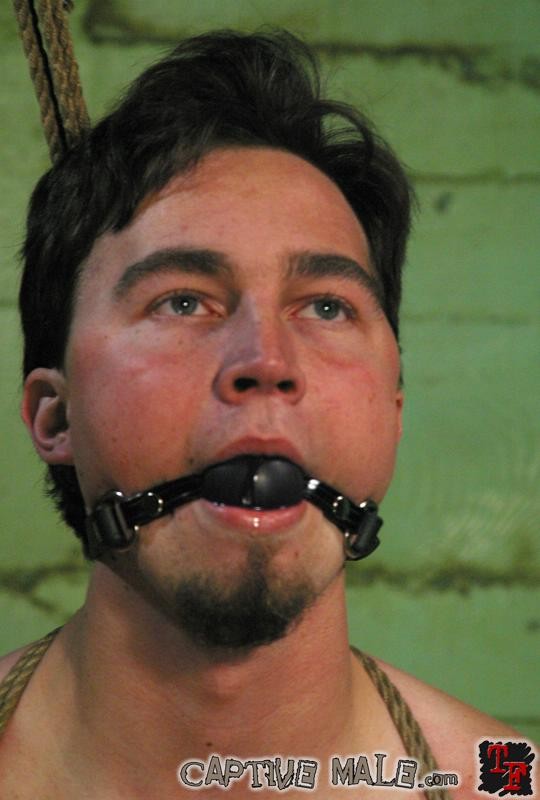 Asiática domina practicando la tortura de polla y bolas de un hombre atado
 #69952977