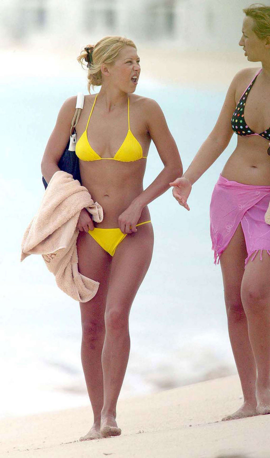 Anna Kournikova showing her sexy body and hot ass in yelow bikini on beach #75361995