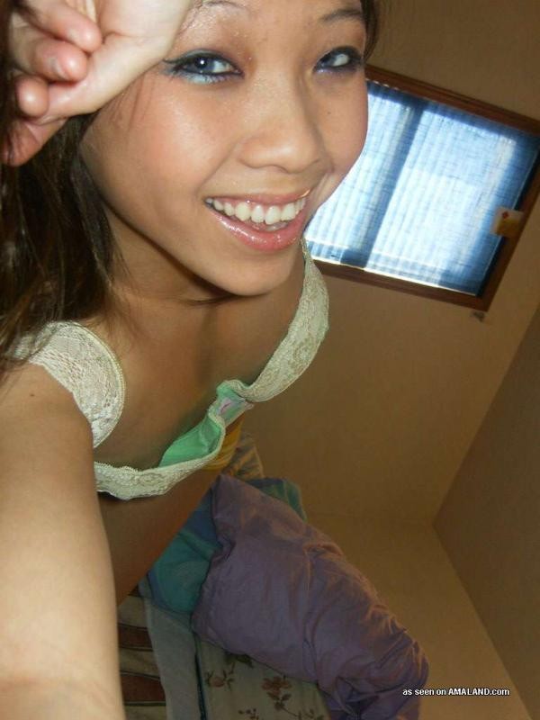 Asian hottie showing off her fine tits in sexy selfpics #69738873