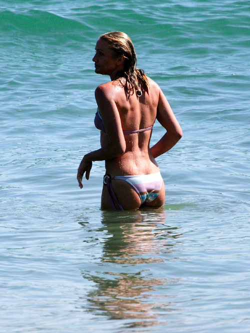 Cameron Diaz showing her nice tits on beach and her ass in green thong #75401831