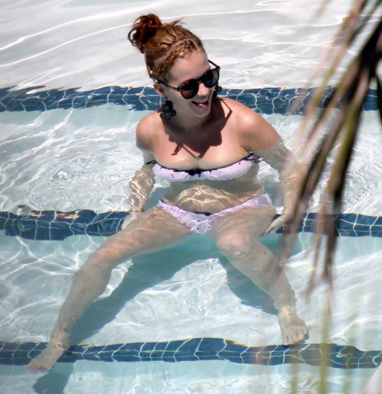 Katy Perry exposing fucking huge boobs and sexy ass in bikini on pool #75298677