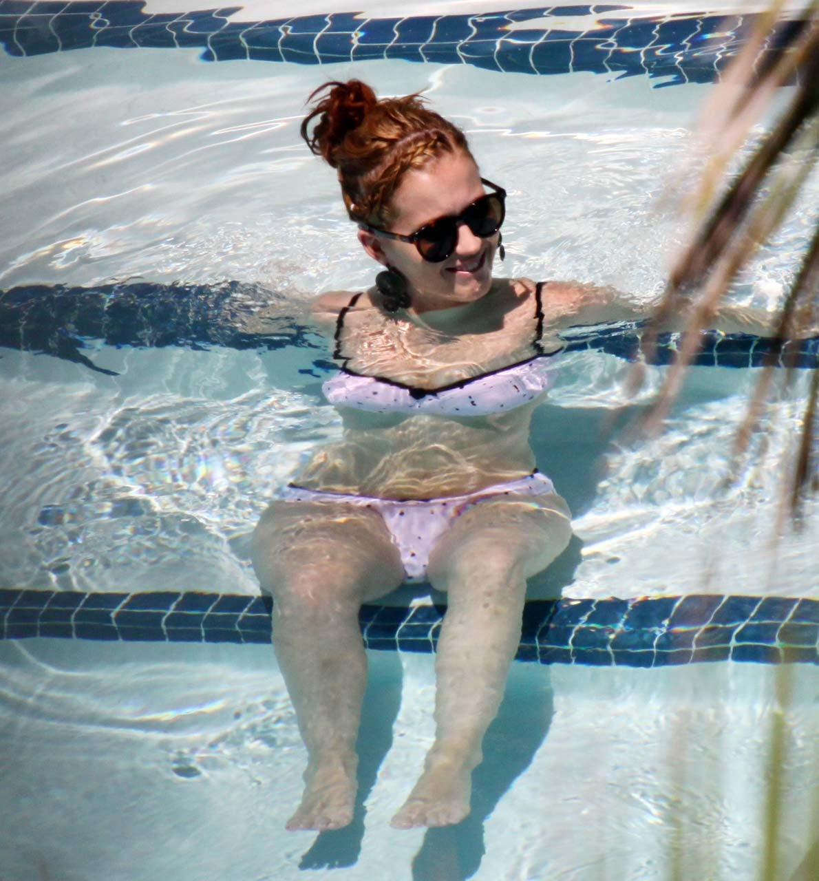 Katy Perry exposing fucking huge boobs and sexy ass in bikini on pool #75298686