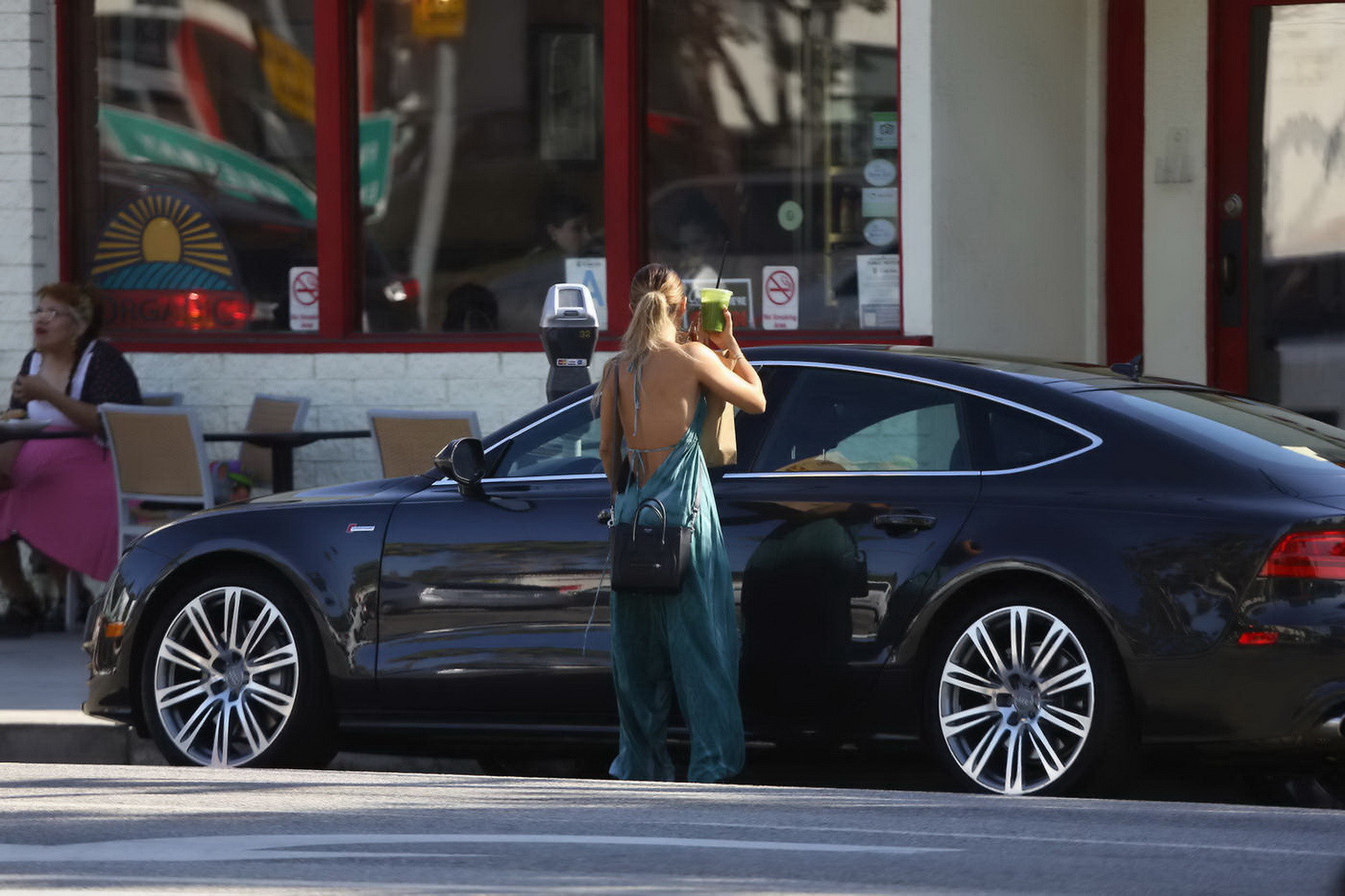 Vanessa hudgens braless zeigt riesiges Dekolleté in blauem Bareback-Kleid in stud
 #75195598