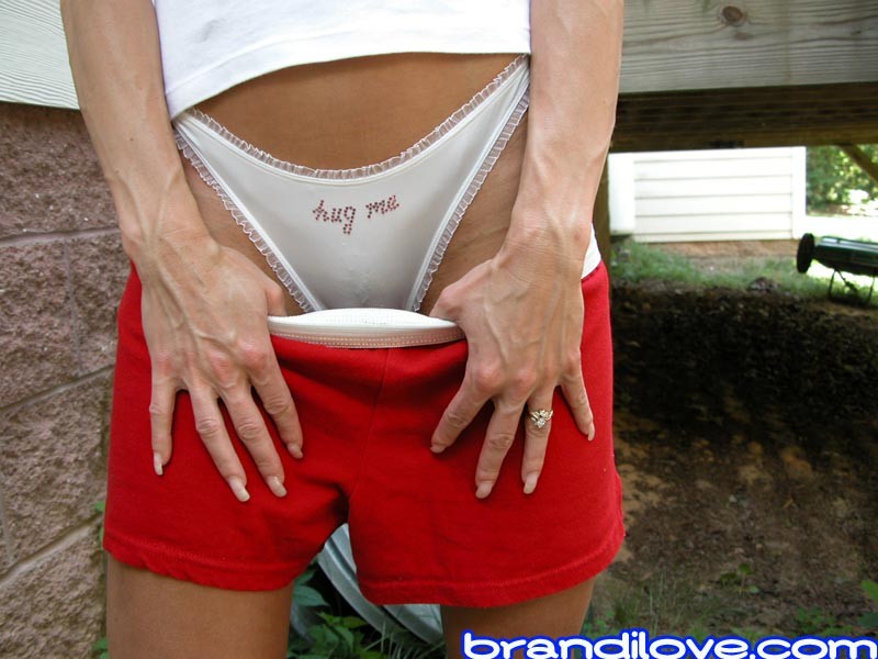 Milf teasing en su jardín
 #77753208