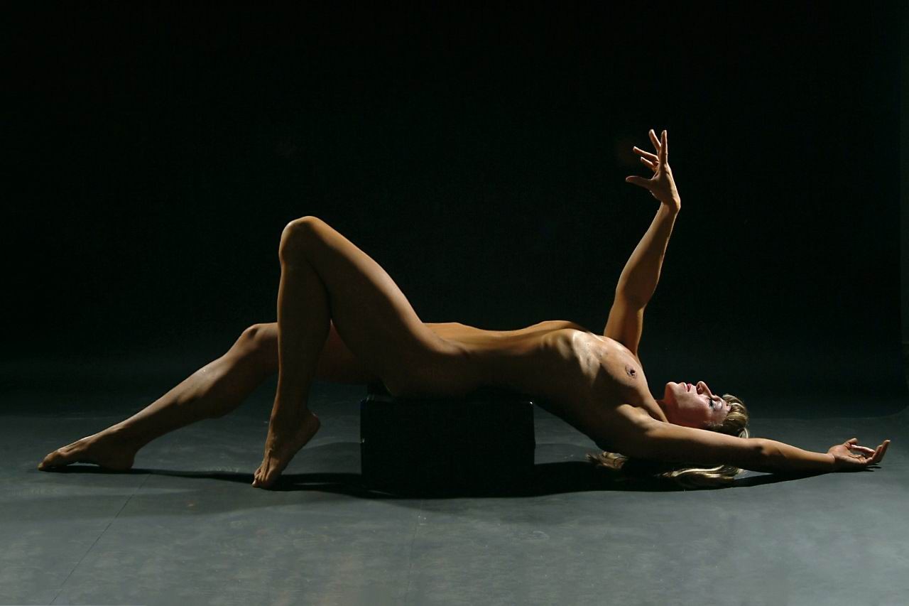 beautiful female bodybuilder posing naked #70998462