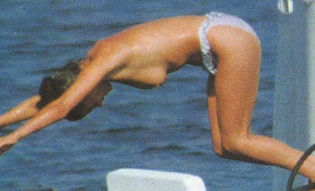 Berühmtheit Catherine Zeta Jones zeigt ihre schönen Brüste
 #75401180