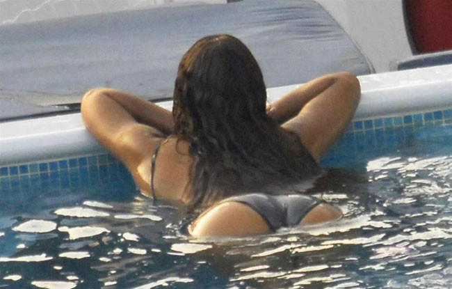 Beyonce Knowles Shows Sexy Ass And Some Upskirt Pics