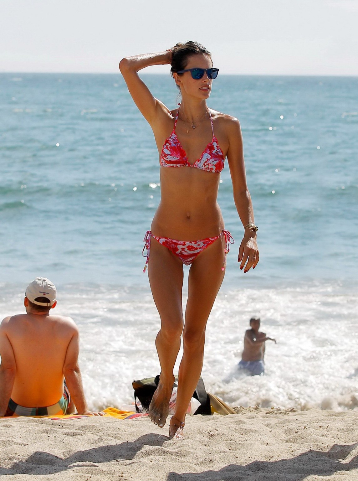 Alessandra Ambrosio im Bikini beim Beachvolleyball in Malibu
 #75219752