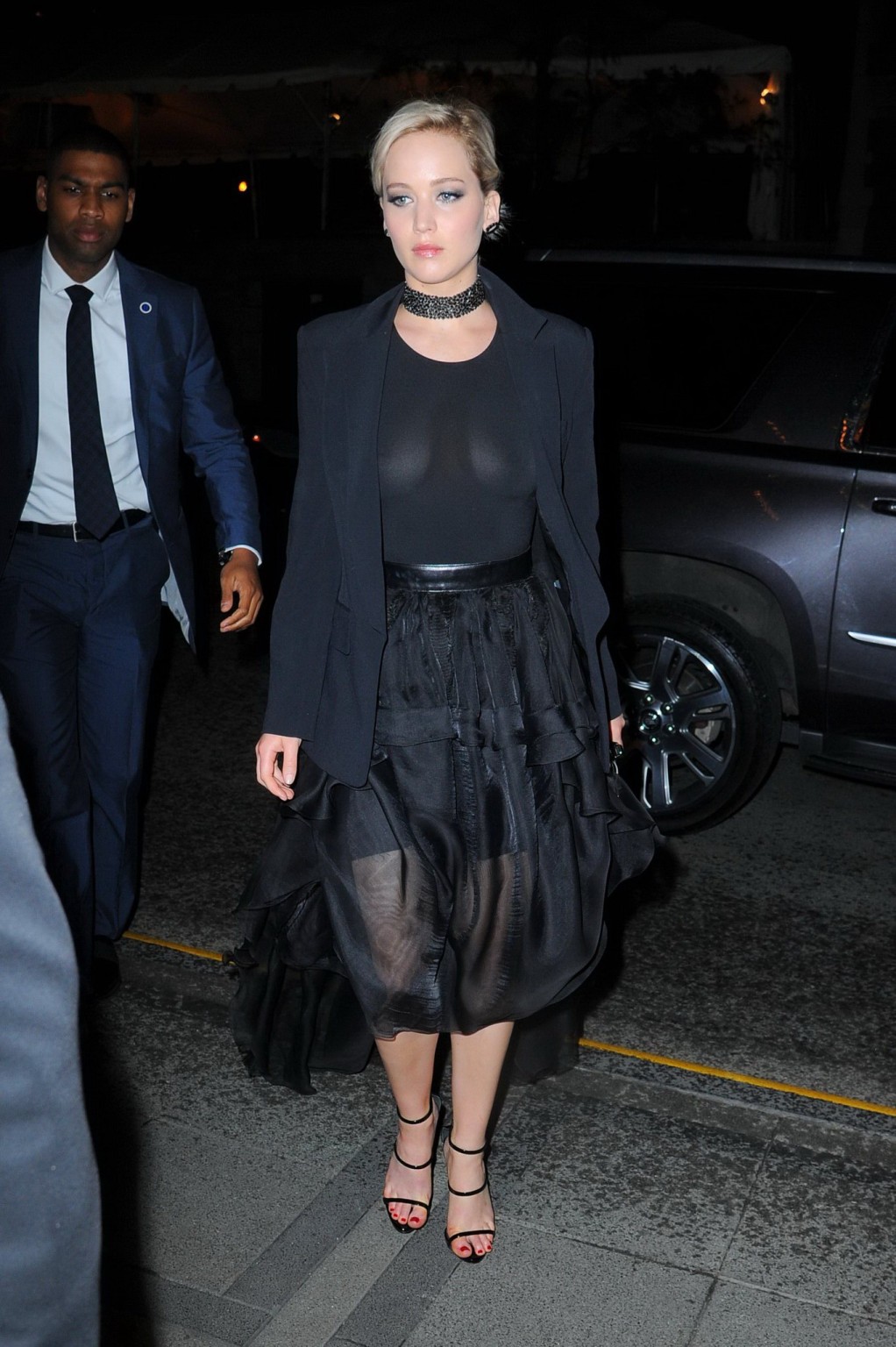 Jennifer Lawrence che mostra le tette in abito nero trasparente
 #75142874