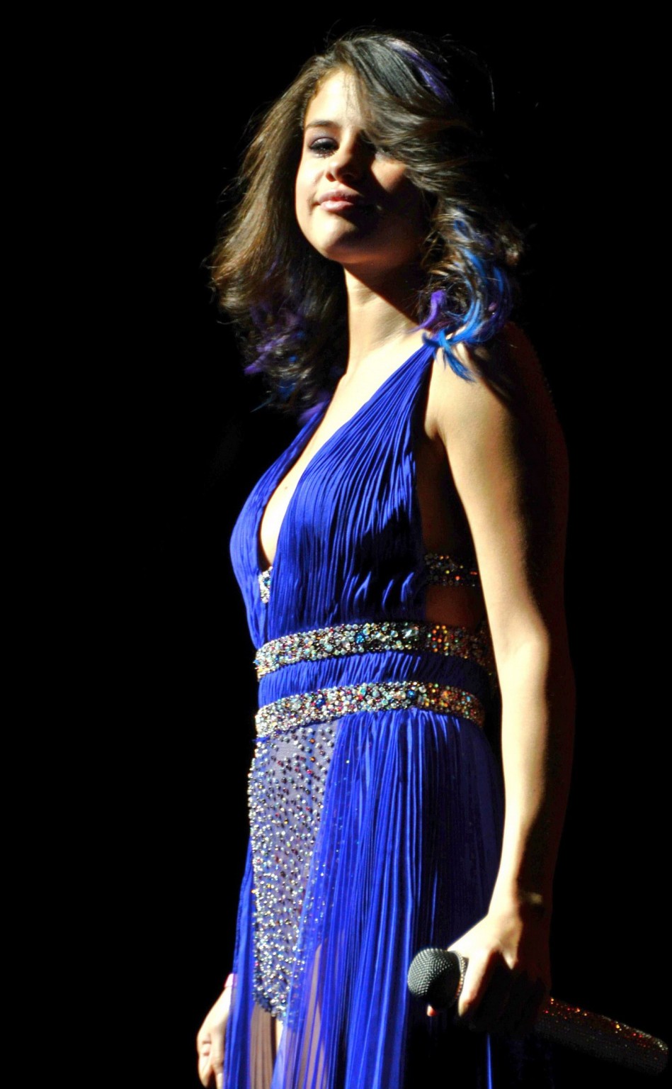 Selena Gomez in abito blu sexy esibendosi al colosseo di Porto Rico
 #75275450