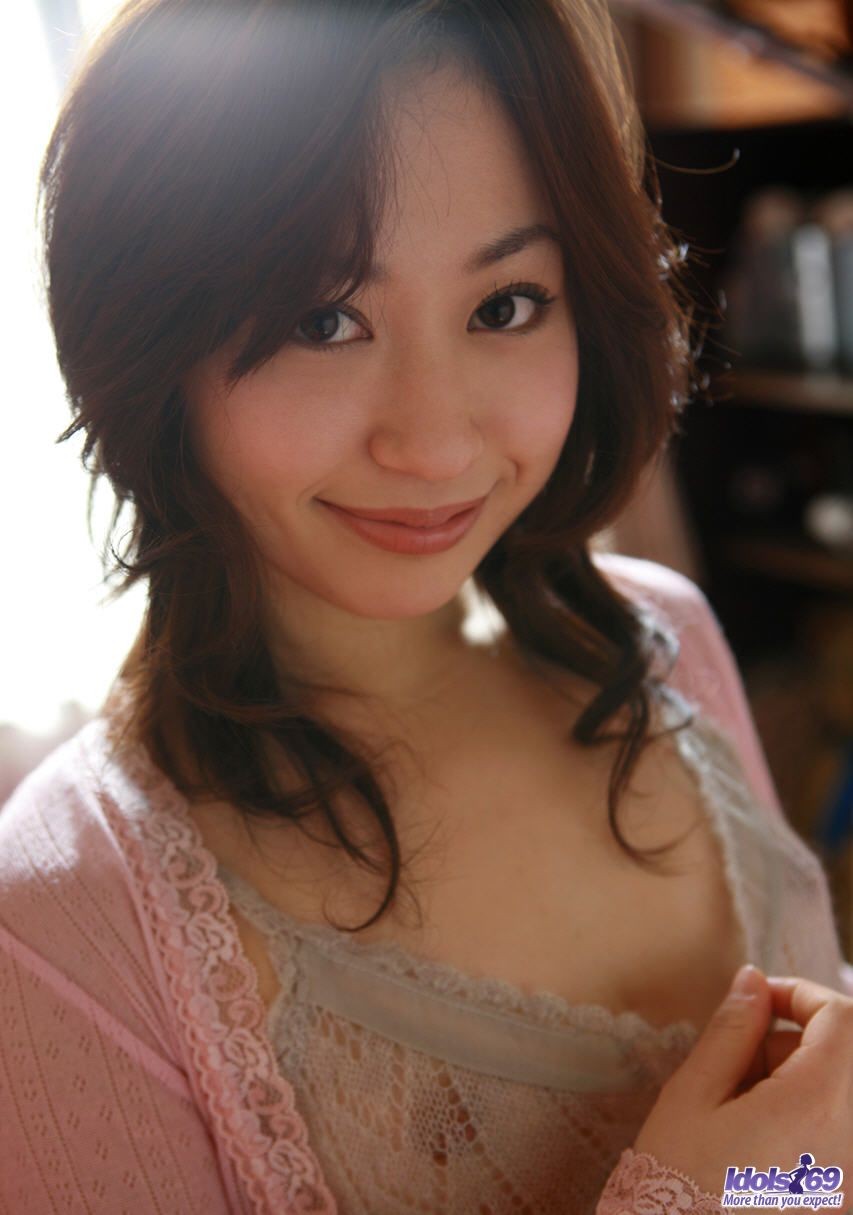 Donna giapponese pelosa e naturale con un culo rotondo spettacolare
 #69974466