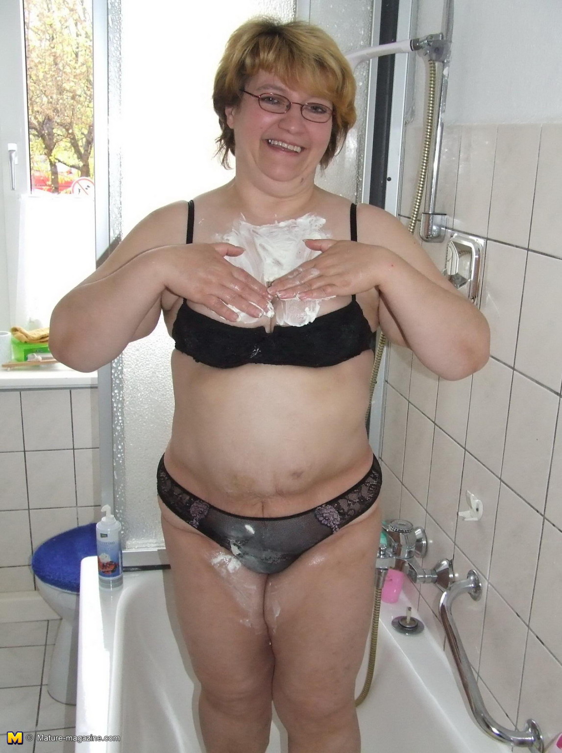 chubby mature slut playing in her bathtub #68640371