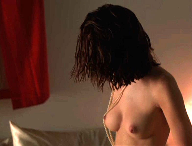 Madchen amick montrant ses beaux gros seins dans des photos de films nus
 #75400572