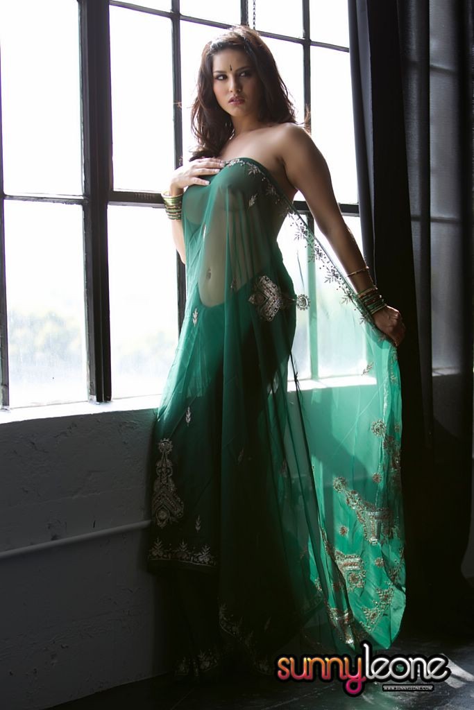 Punjabi girl Sunny Leone looking beautiful in sari #70998289