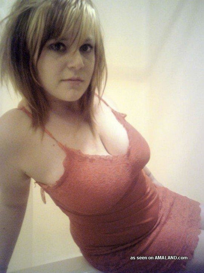 Compilation de nanas alternatives sexy posant dans des selfpics
 #67618954