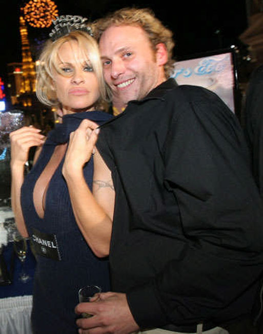 Pamela Anderson in bel bikini e figa calda
 #75422363