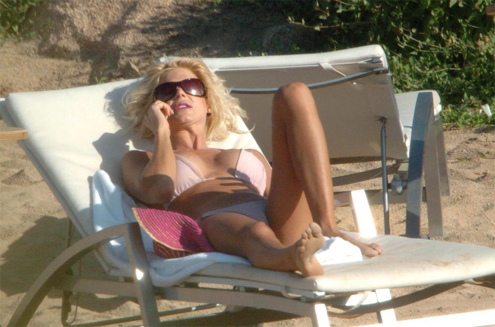 Victoria Silvstedt exposed pussy and bikini paparazzi pictures #75438549