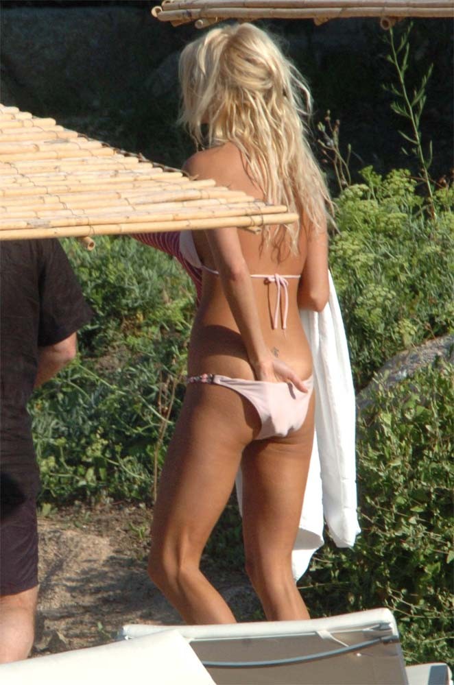 Victoria Silvstedt exposed pussy and bikini paparazzi pictures #75438588