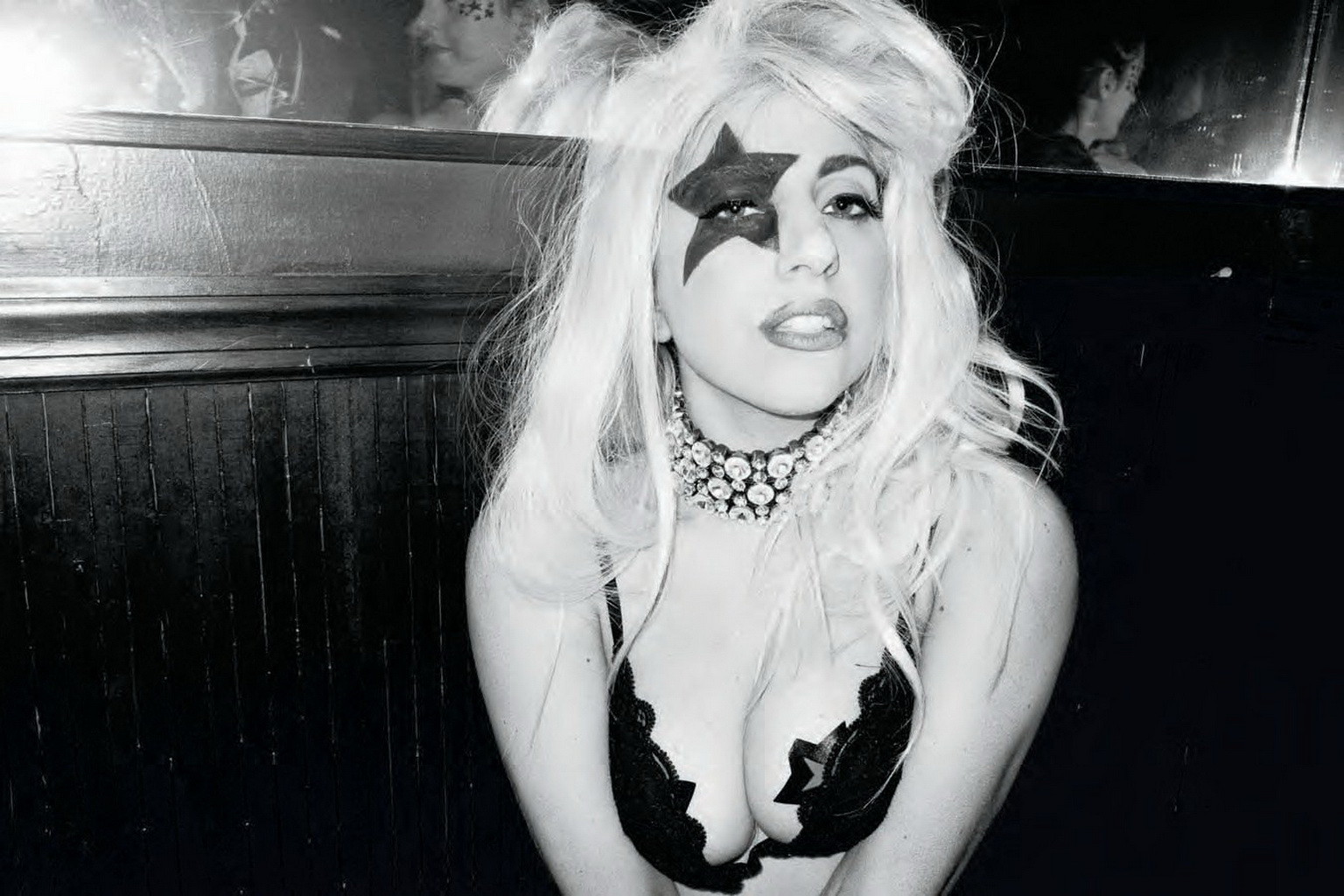 Lady gaga montre ses seins dans un photoshoot tordu de Terry Richardson
 #75278149