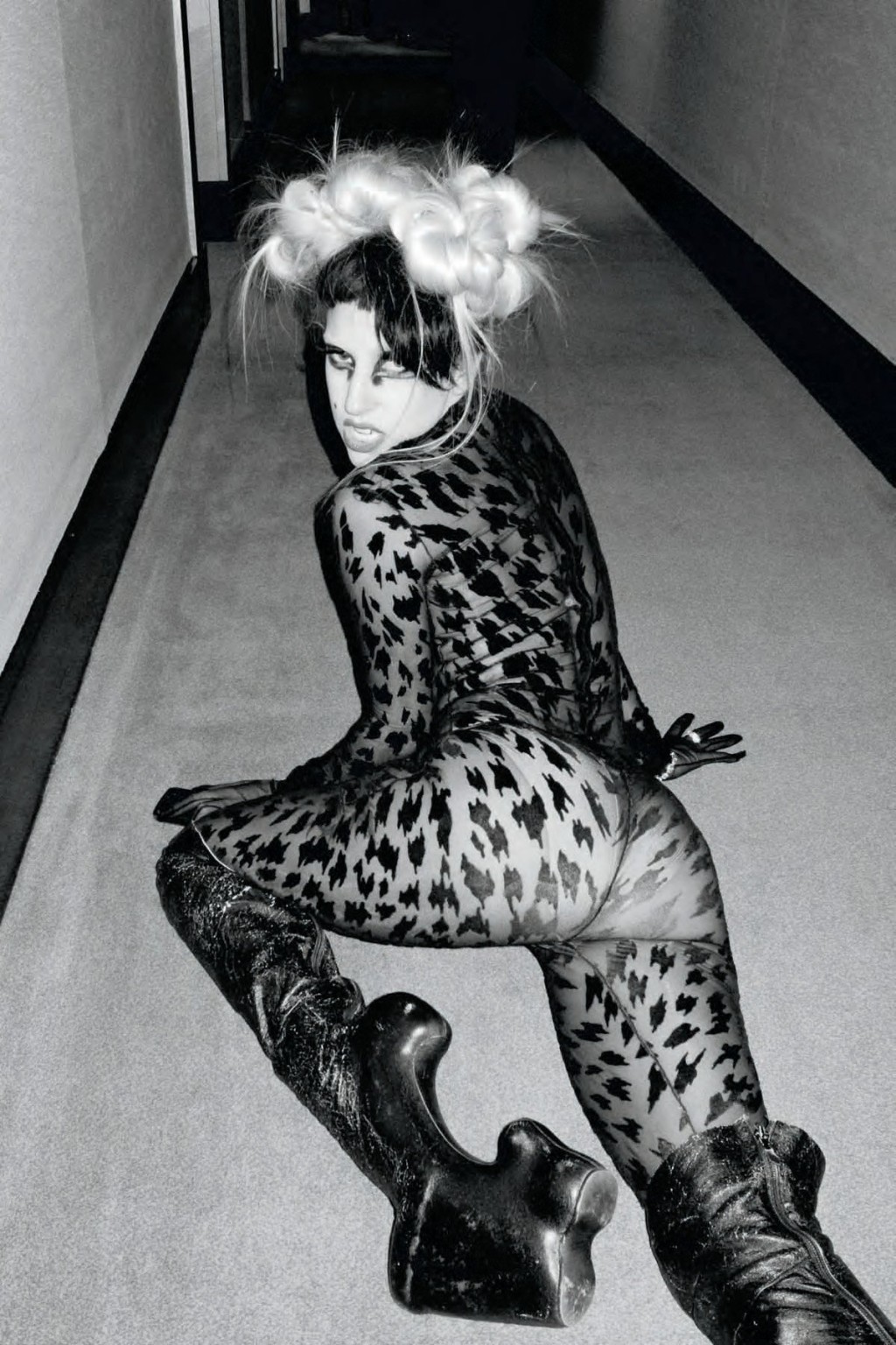 Lady gaga montre ses seins dans un photoshoot tordu de Terry Richardson
 #75278159