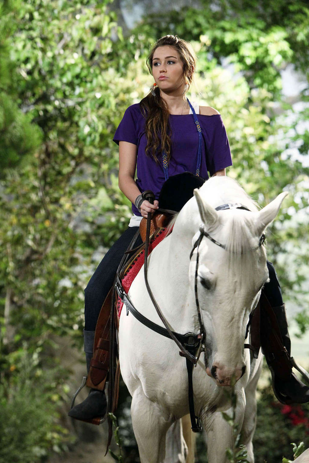 Miley cyrus molto sexy e caldo foto di giovane cantante con i cavalli
 #75357536