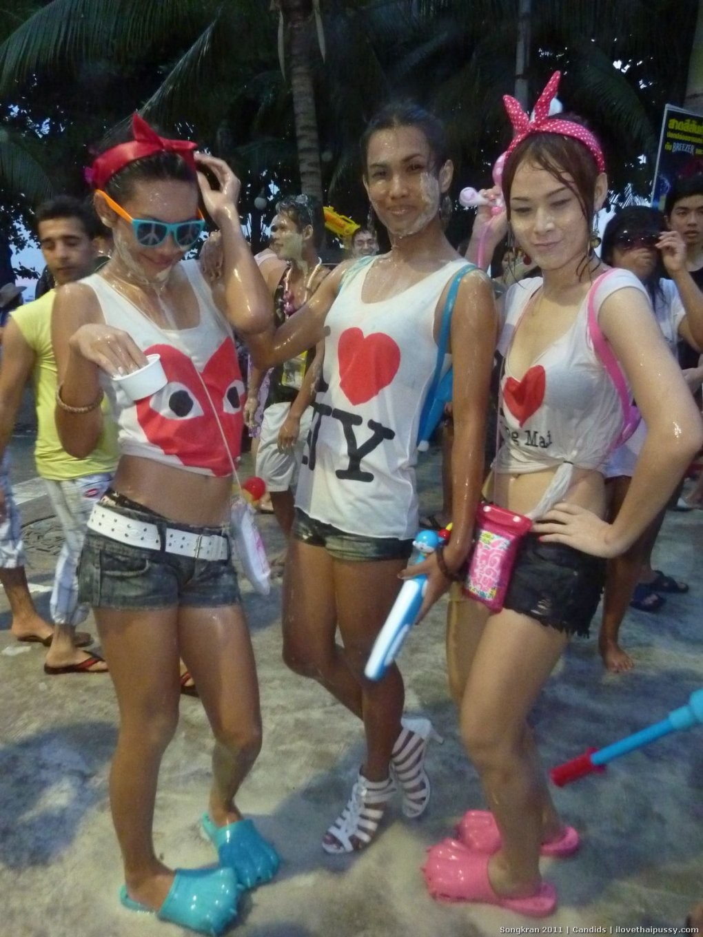 Süße thailändische Teenie-Schlampe liebt ficken ohne Kondom riskanten Sex mit Touristen asiatische Muschi
 #68101462